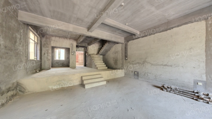 卓越麓山别墅二手房实景图