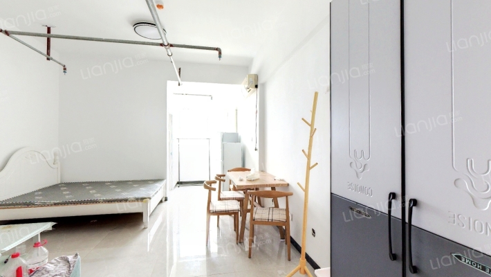 名流美域小区，开发区，交通便利大开间-卧室