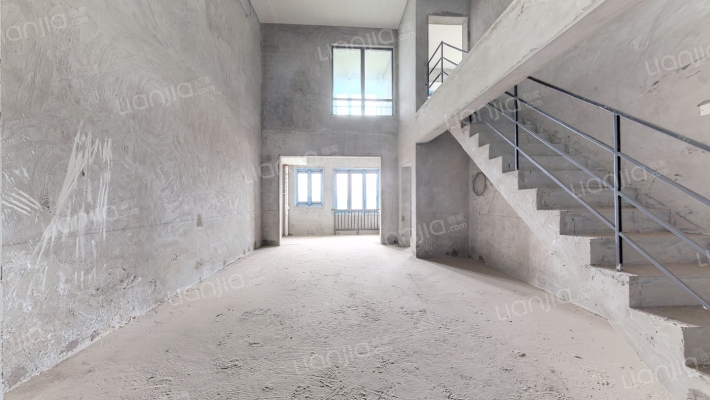 盛唐叠彩山二期二手房实景图