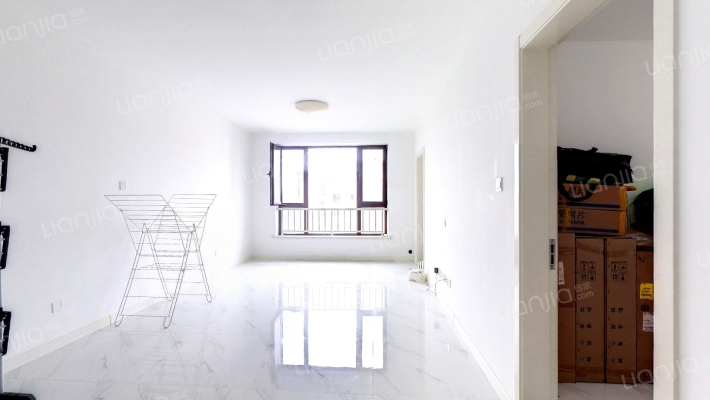 鸿坤理想湾  中高楼层三居  带装修满二-客厅