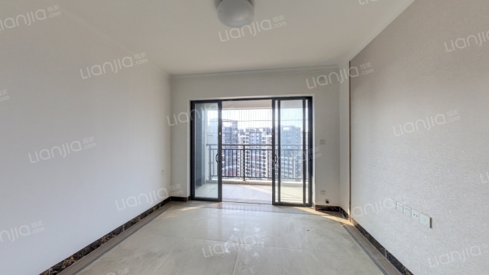 万豪水晶湾三期二手房实景图