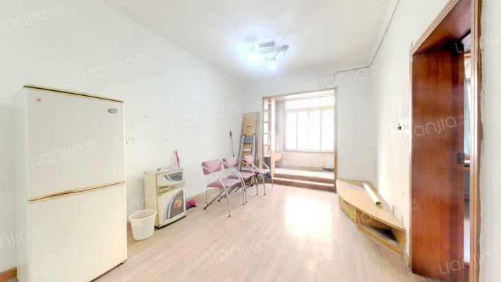 灯笼街140号二手房实景图