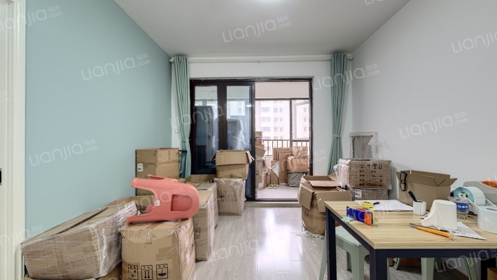 中梁世茂十里晴川二手房实景图