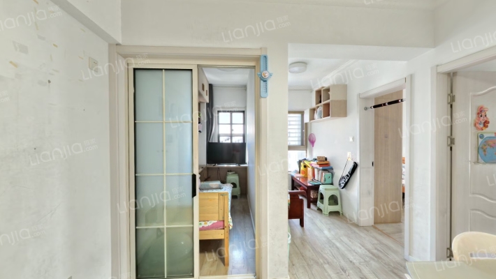 领势学府二手房实景图