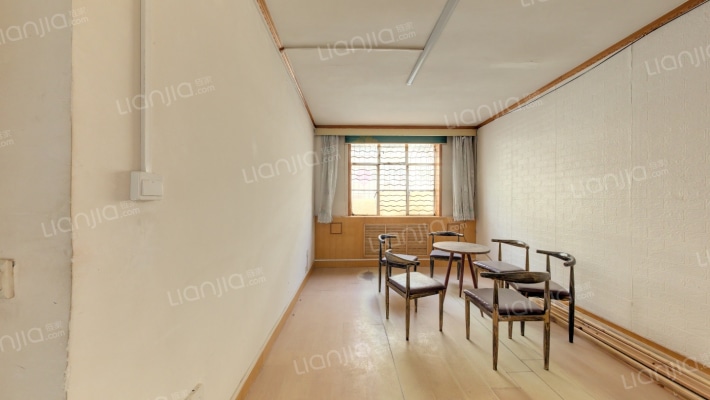 公交家属院二手房实景图