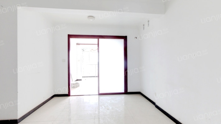 房本满五唯一，南北通透格局  楼层好 采光充足-客厅