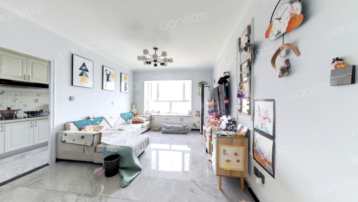 精装三室，视野宽阔，中间层全天采光房本满五唯一-客厅