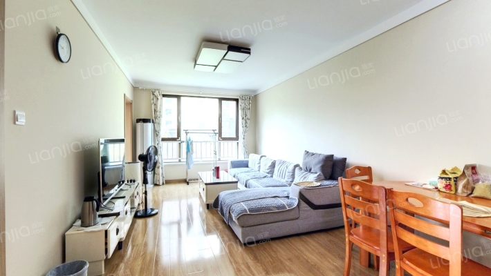 鸿坤理想湾 精装修全阳三居 满二无尾款 房本在手-客厅