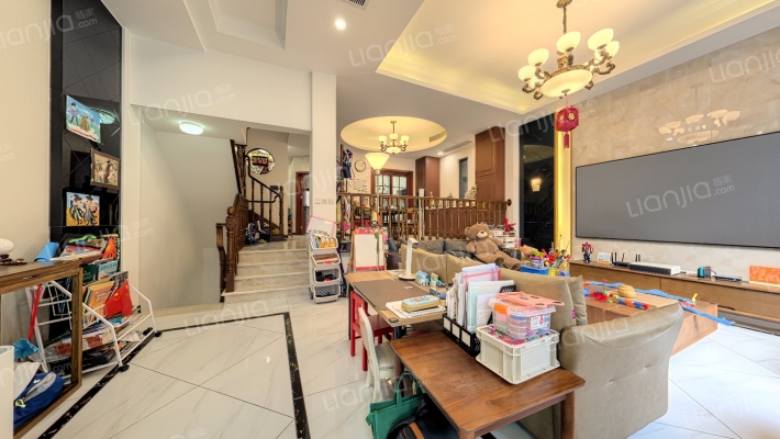 臻品嘉园(别墅)二手房实景图