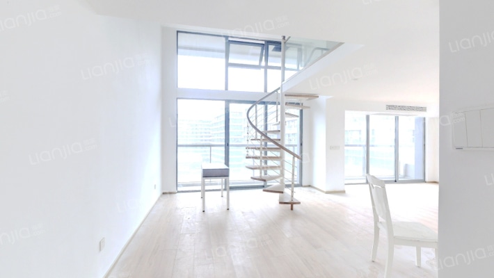 奥莱金街二手房实景图