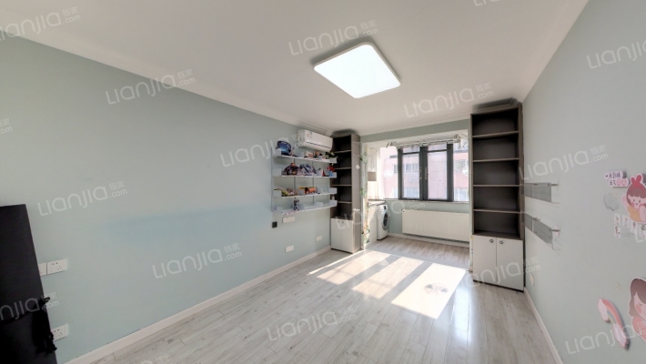 新闸路1730弄二手房实景图