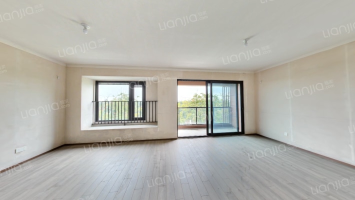 铂悦湖前二手房实景图