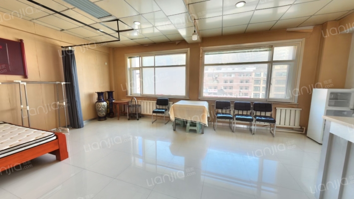 万众商务公寓二手房实景图