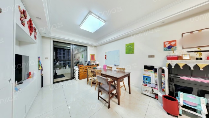 融创河滨之城雨澜轩二手房实景图