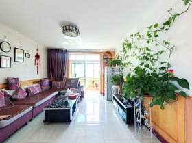 房本满五，税费低，精装修自住，温馨干净