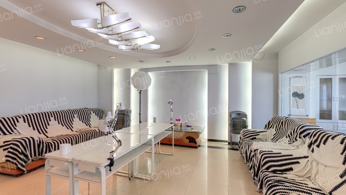 鸿峰花园东区二手房实景图