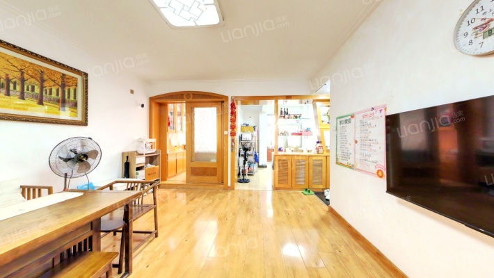 在水一方二手房实景图