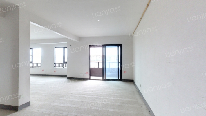 瑧晟华庭二手房实景图