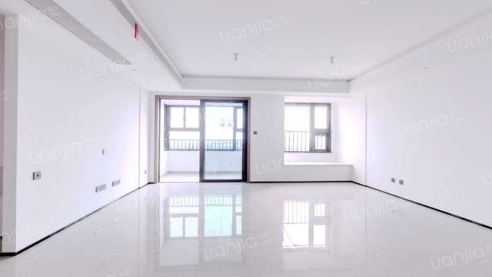 瑰丽江樾苑二手房实景图