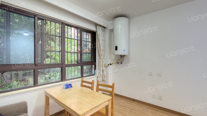 文一名门学府里二手房实景图