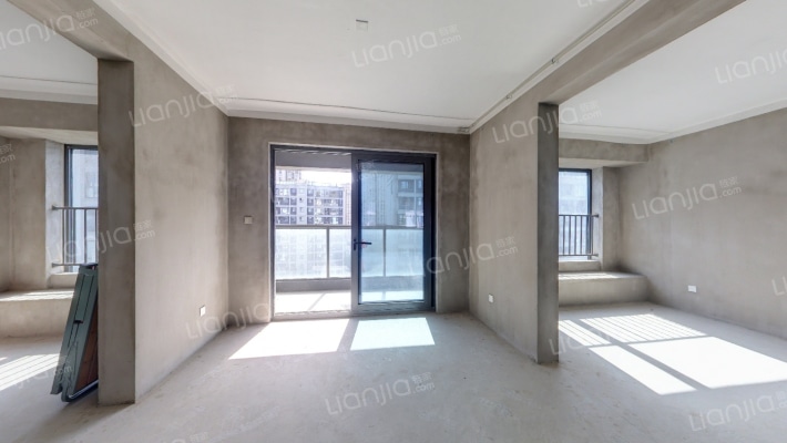 卓越维港二手房实景图