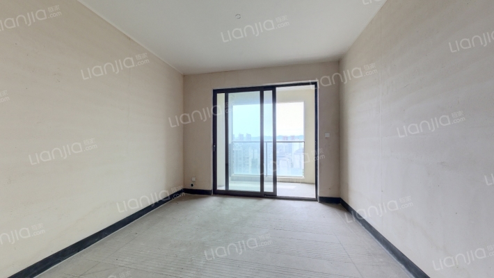 龙湖颐天展图森镜二手房实景图