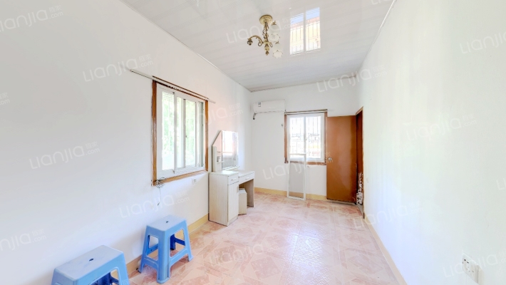 华新路老别墅二手房实景图