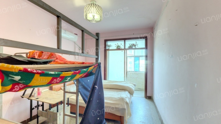 卫生路34号院二手房实景图