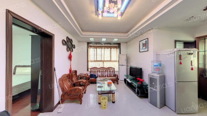 明霞花苑二手房实景图