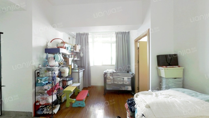 假日花园二手房实景图