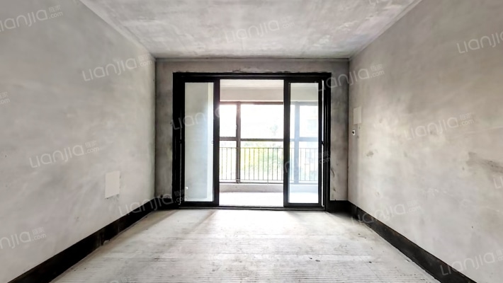 彰泰冠臻园二手房实景图