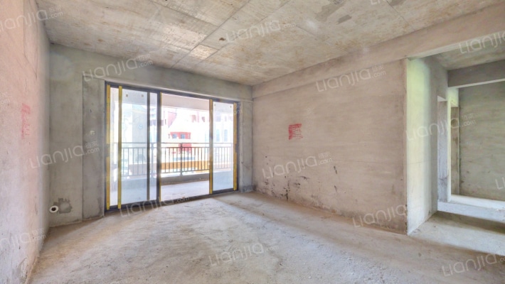 水岸花山二手房实景图