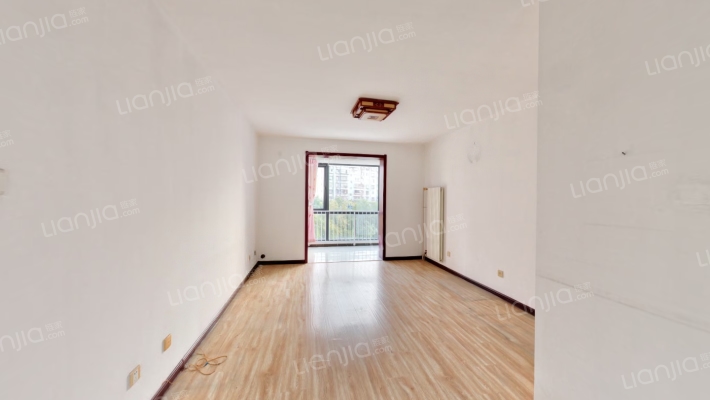 宝翠花都听景园二手房实景图