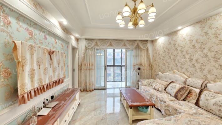 世茂铂翠湾二手房实景图