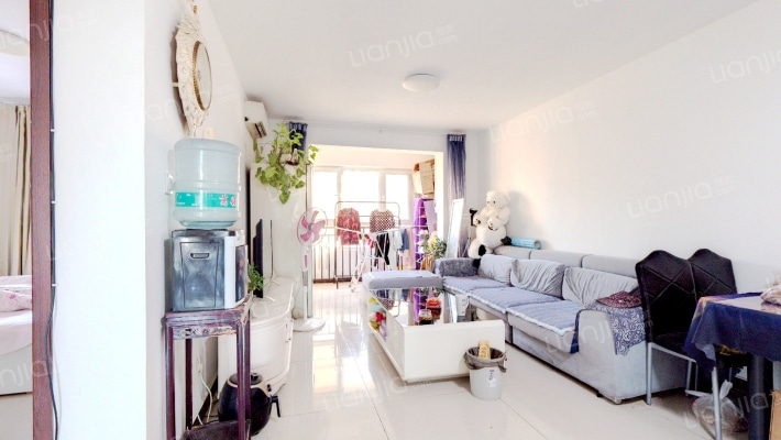 精装修，南北通透三居室，采光好，看房随时-客厅