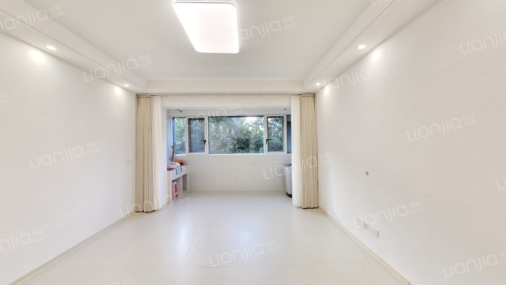 宝桐路196号二手房实景图