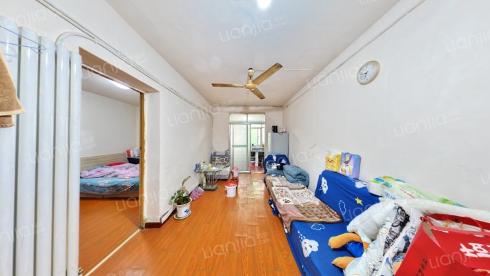 向红三村住宅小区二手房实景图