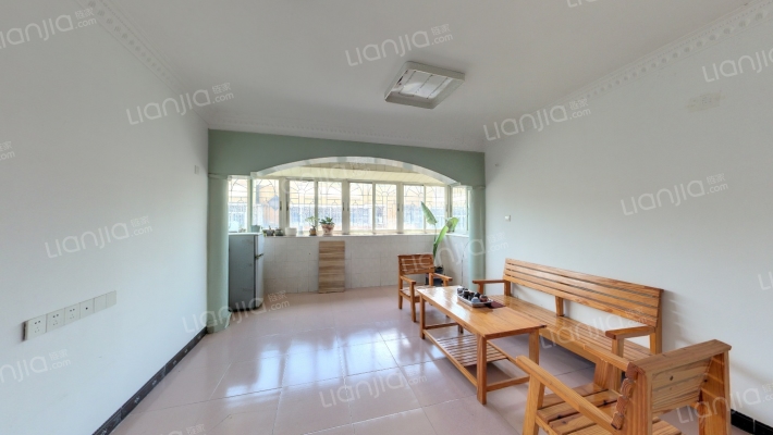 鸿梅花园二手房实景图