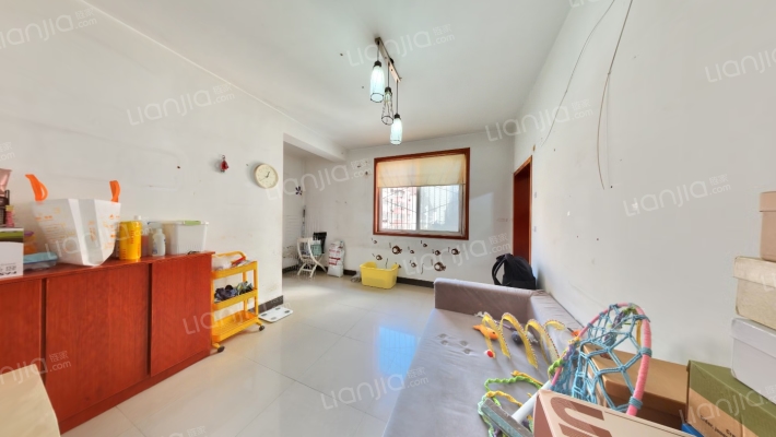 西陈庄前街108号院二手房实景图