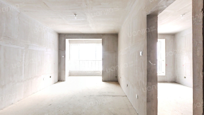 业主急售，毛坯房没装修，产权清晰。-客厅