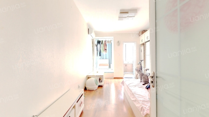 人车分流 配套齐全，出行方便，就医也方便。-卧室