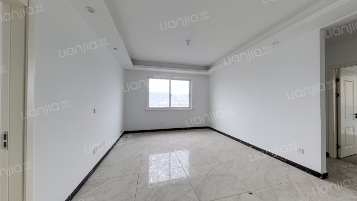 铂金府二手房实景图