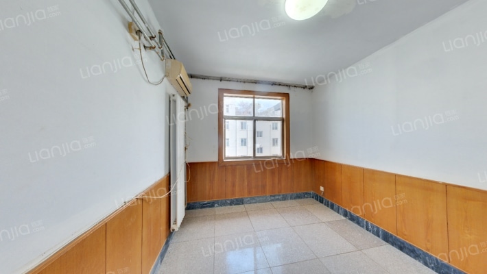 南阳路242号院二手房实景图