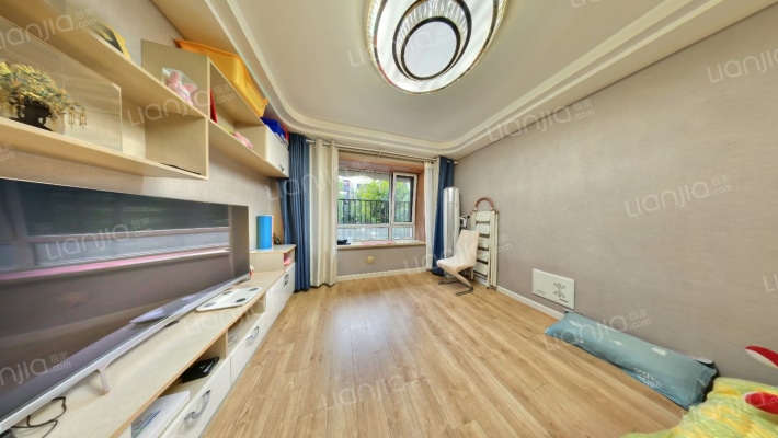 万科魅力新城D区二手房实景图