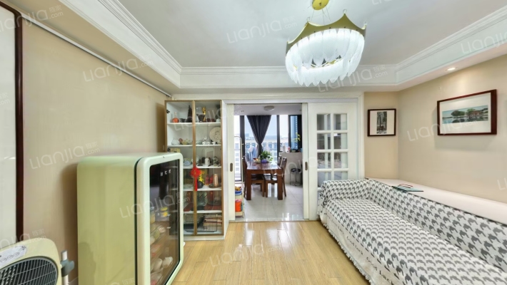 世嘉君座二手房实景图