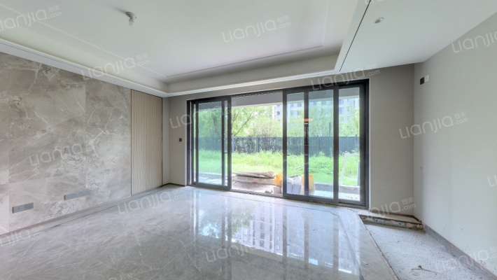 万科·隐秀湖畔二手房实景图