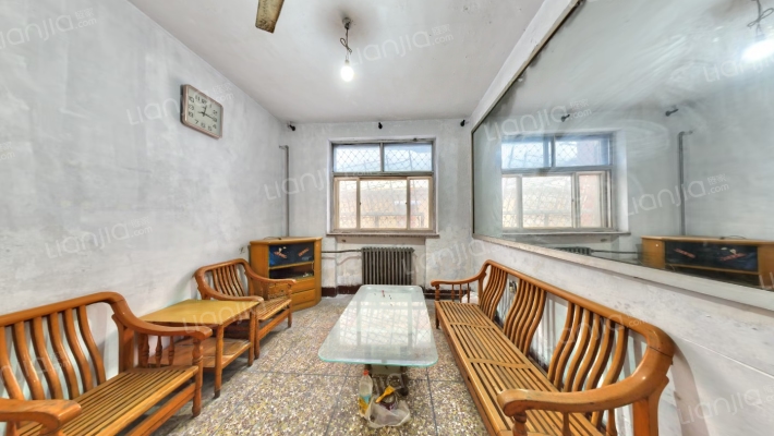 劳动技工学校家属楼二手房实景图