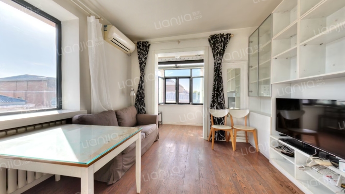 锡拉胡同10号院二手房实景图