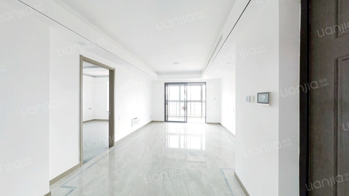 长江印三室两厅两卫，开发商装修，户型方正-客厅
