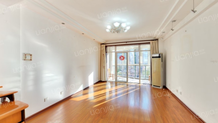 金域河畔二手房实景图